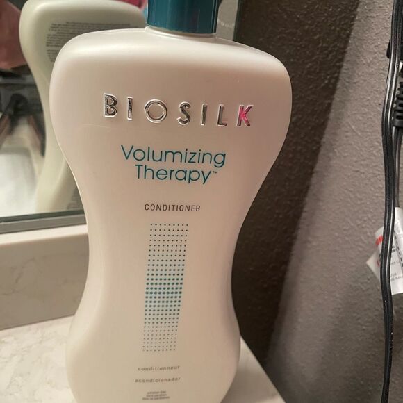 BIOSILK Volumizing Therapy Conditioner 34 Ounce - Picture 9 of 9